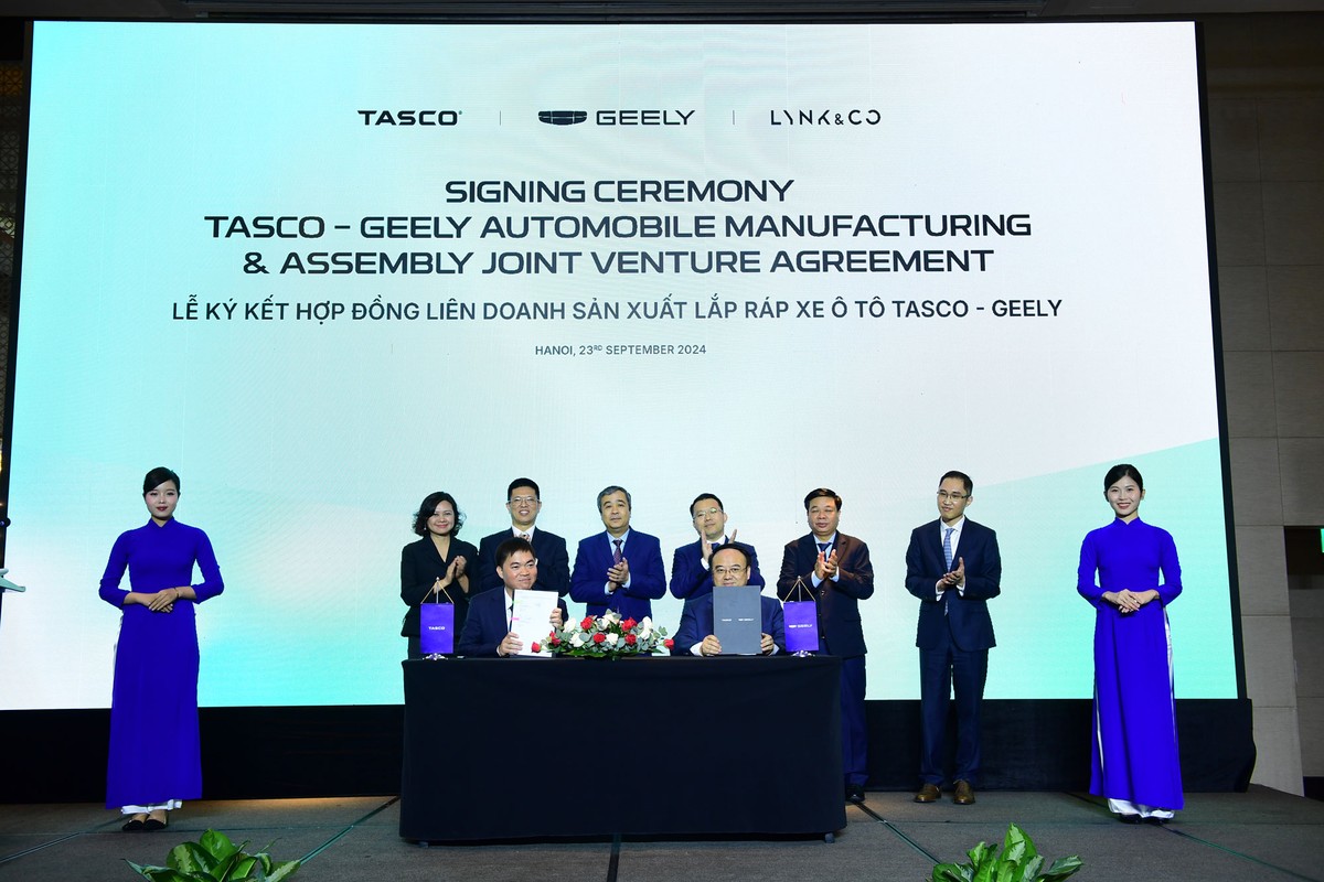 Đại diện Tasco và Geely ký kết hợp tác liên doanh sản xuất lắp ráp xe Đại diện Tasco và Geely ký kết hợp tác liên doanh sản xuất lắp ráp xe