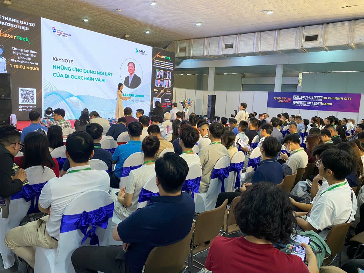 Quang cảnh hội thảo “Blockchain và AI: Làm chủ công nghệ, làm chủ tương lai” trong khuôn khổ Triển lãm Quốc tế Điện tử và Thiết bị thông minh IEAE 2024. Quang cảnh hội thảo “Blockchain và AI: Làm chủ công nghệ, làm chủ tương lai” trong khuôn khổ Triển lãm Quốc tế Điện tử và Thiết bị thông minh IEAE 2024.