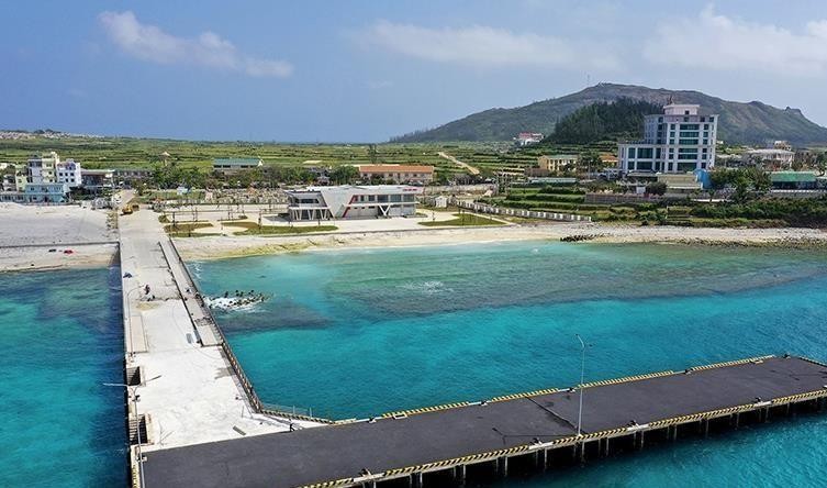 Cảng Bến Đình với tổng mức đầu tư hơn 250 tỷ đồng, thuộc công trình cảng biển cấp IV, cầu cảng dài 240m... đã chính thức được Quảng Ngãi đưa vào khai thác thử nghiệm Cảng Bến Đình với tổng mức đầu tư hơn 250 tỷ đồng, thuộc công trình cảng biển cấp IV, cầu cảng dài 240m... đã chính thức được Quảng Ngãi đưa vào khai thác thử nghiệm