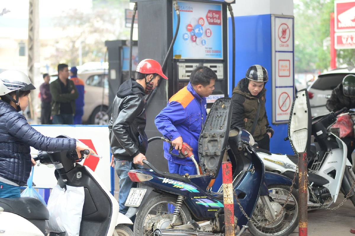 Giá xăng giảm tiếp 700 đồng/lít từ 15h ngày 3/2/2016 ảnh 2