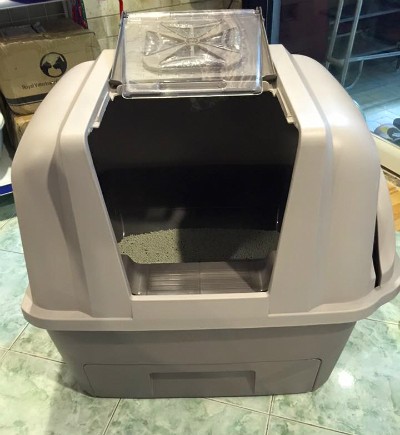 Thùng vệ sinh tự động chó, mèo có giá 2,8 triệu đồng. shop-phu-kien-thu-cung-online-an-nen-lam-ra-nho-san-phm-doc