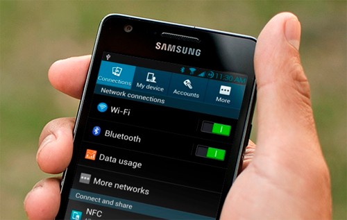 Các kết nối không dây làm nóngthiết bị khi hoạt động, đặc biệt là tại nơi sóng yếu. su-dung-dien-thoai-dung-cach-trong-ngay-nang-nong-1