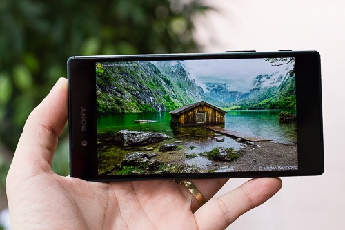 nhung-smartphone-cao-cap-gia-chi-con-vai-trieu-dong-5