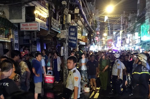 Cháy nhà ở phố Tây Sài Gòn, du khách tháo chạy ảnh 1 chay-nha-o-pho-tay-sai-gon-du-khach-thao-chay-1