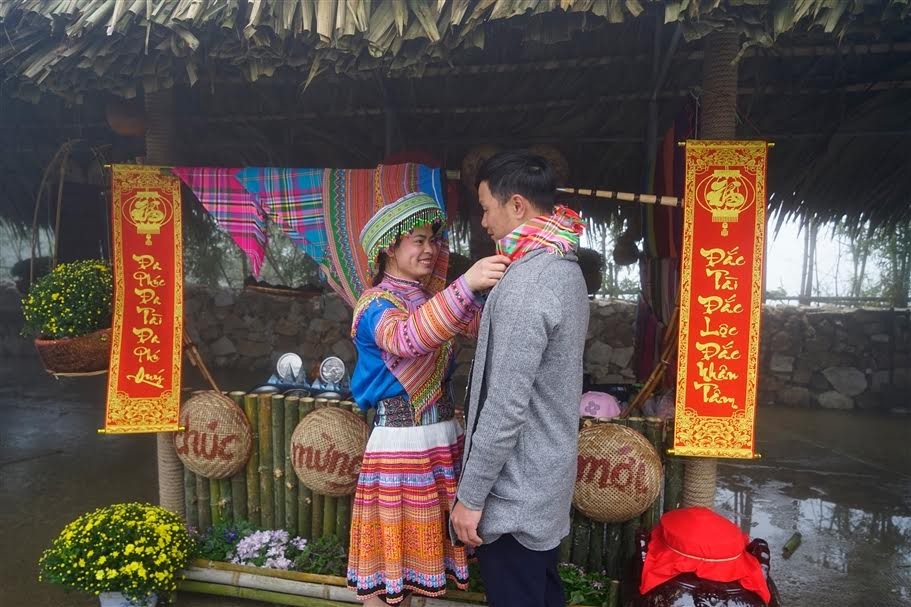Tưng bừng lễ hội khèn, hoa tại Fansipan Legend ảnh 4 Tưng bừng lễ hội khèn, hoa tại Fansipan Legend ảnh 4