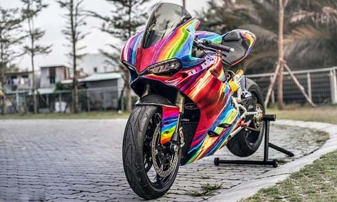 Ducati 899 Panigale độ cầu vồng 7 sắc tại Việt Nam ảnh 1 ducati-899-panigale-7-sac-cau-vong