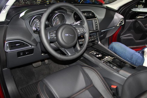 Jaguar F-Pace - SUV thể thao hạng sang cho khách Việt ảnh 8 jaguar-f-pace-suv-the-thao-hang-sang-cho-khach-viet-page-3