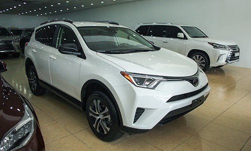 Toyota RAV4 2017 đầu tiên tại Việt Nam ảnh 1 chi-tiet-toyota-rav4-le-2017-tai-ha-noi