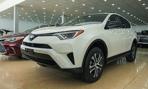 Toyota RAV4 2017 đầu tiên tại Việt Nam ảnh 3 chi-tiet-toyota-rav4-le-2017-tai-ha-noi-2