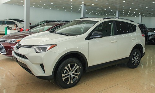 Toyota RAV4 2017 đầu tiên tại Việt Nam ảnh 4 chi-tiet-toyota-rav4-le-2017-tai-ha-noi-3