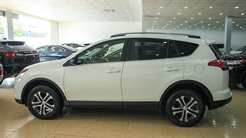 Toyota RAV4 2017 đầu tiên tại Việt Nam ảnh 5 chi-tiet-toyota-rav4-le-2017-tai-ha-noi-4