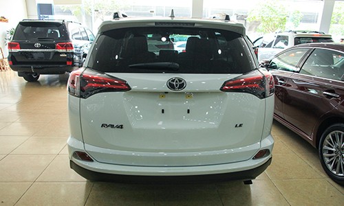 Toyota RAV4 2017 đầu tiên tại Việt Nam ảnh 6 chi-tiet-toyota-rav4-le-2017-tai-ha-noi-5