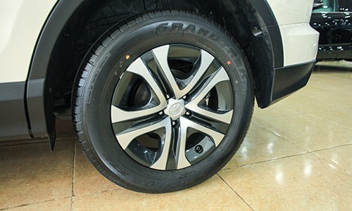 Toyota RAV4 2017 đầu tiên tại Việt Nam ảnh 7 chi-tiet-toyota-rav4-le-2017-tai-ha-noi-6