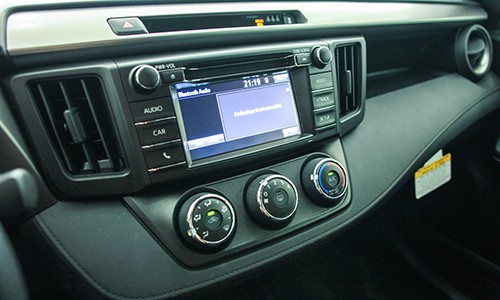 Toyota RAV4 2017 đầu tiên tại Việt Nam ảnh 10 chi-tiet-noi-that-toyota-rav4-le-2017-2