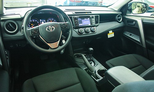 Toyota RAV4 2017 đầu tiên tại Việt Nam ảnh 8 chi-tiet-noi-that-toyota-rav4-le-2017