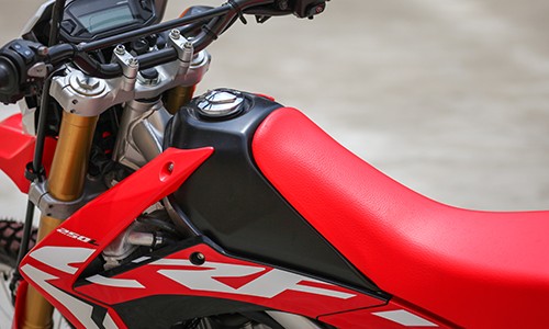 Honda CRF250L bản 2017 giá 8.500 USD đầu tiên về Việt Nam ảnh 7 chi-tiet-honda-crf250l-2017-tai-ha-noi-1