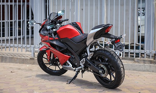 Yamaha R15 thế hệ mới đầu tiên về Hà Nội giá 112 triệu đồng ảnh 2 chi-tiet-yamaha-r15-the-he-moi-tai-ha-noi-1