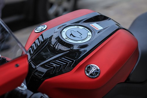 Yamaha R15 thế hệ mới đầu tiên về Hà Nội giá 112 triệu đồng ảnh 7 chi-tiet-yamaha-r15-the-he-moi-tai-ha-noi-6