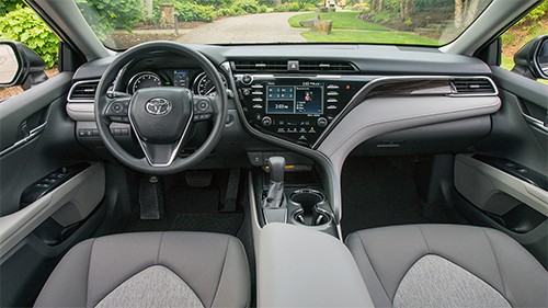 Toyota Camry 2018 giá từ 23.500 USD ảnh 1 toyota-camry-the-he-moi-gia-tu-23500-usd-1