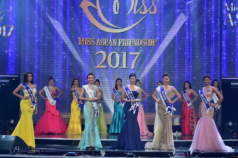 Hoa hậu, Á hậu và Top 10 Miss ASEAN Frendship 2017 giao lưu trực tuyến với độc giả Báo Đầu tư ảnh 4
