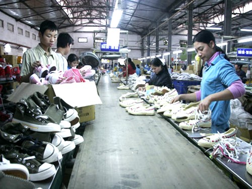 Các sản phẩm chính của Giầy Thượng Đình là giầy vải, giầy thể thao và đồ bảo hộ lao động.