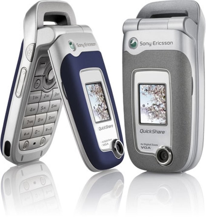 5 mẫu điện thoại nắp gập được mong chờ hồi sinh ảnh 3