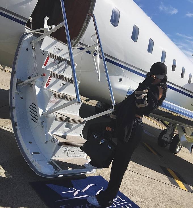 Cuộc sống xa hoa của tỷ phú tự thân trẻ nhất thế giới ảnh 6