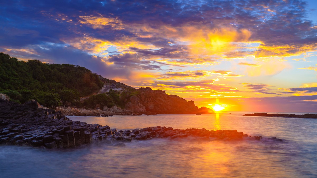 Việt Nam đang trở thành điểm đến được nhà đầu tư và du khách quốc tế lựa chọn. Ảnh: Shutterstock