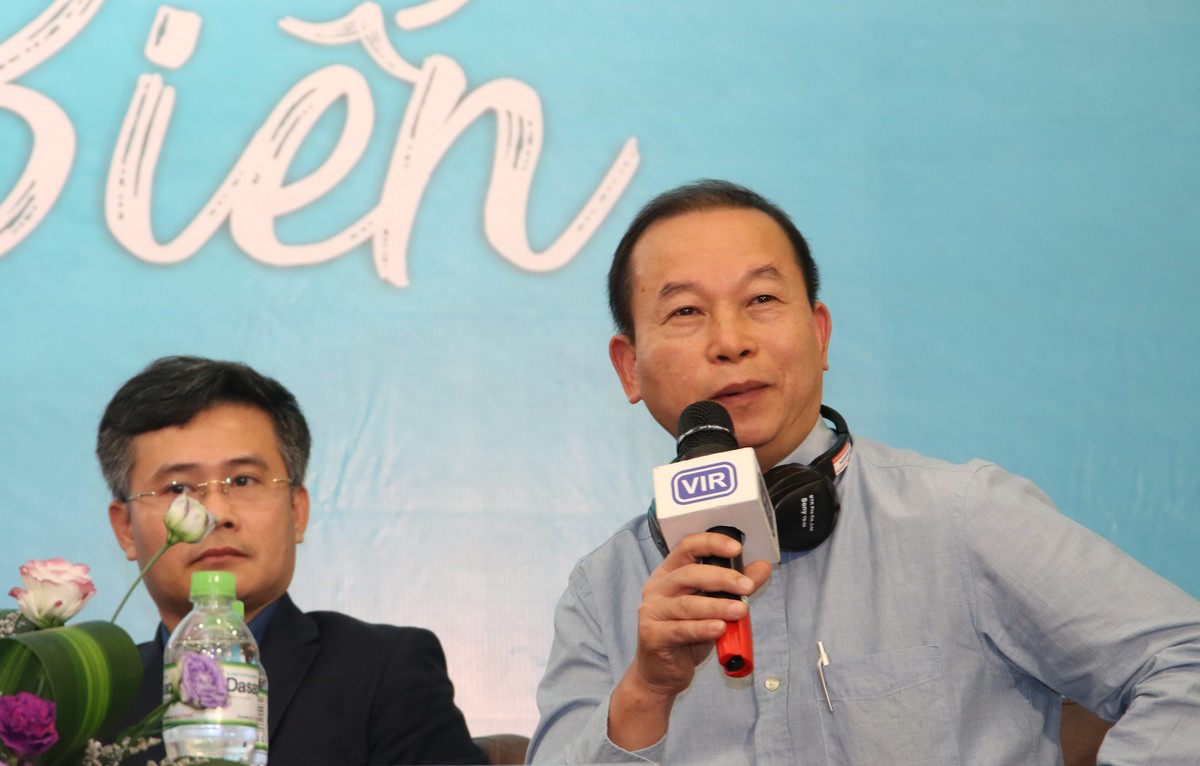 Ông Vũ Văn Phấn, Phó cục trưởng Cục puản lý nhà ở và thị trường bất động sản - Bộ Xây dựng trao đổi tại tọa đàm - Ảnh: Lê Toàn.