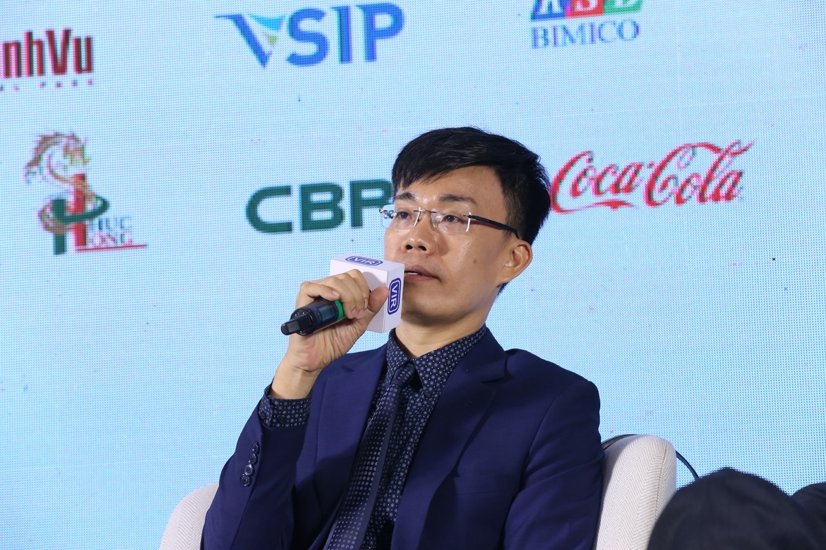 Ông Lê Trọng Hiếu trao đổi trong phiên thảo luận thứ nhất - Ảnh: Lê Toàn.