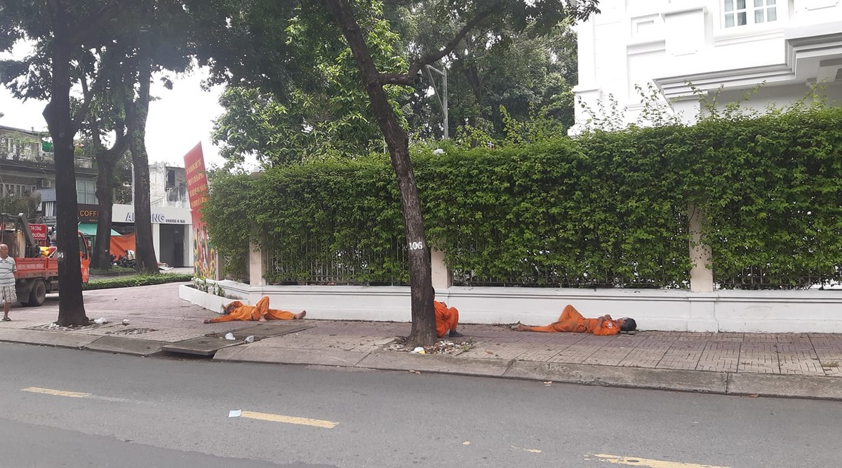 Giấc ngủ trưa bình dị giữa Sài thành - Ảnh: Thành Nguyễn. Giấc ngủ trưa bình dị giữa Sài thành - Ảnh: Thành Nguyễn.