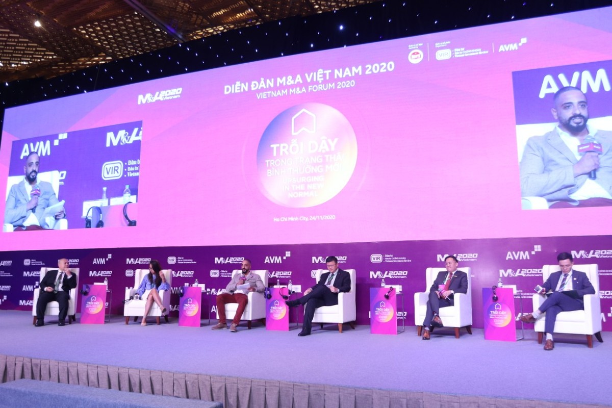 Các diễn giả tham gia phiên thảo luận thứ 3. Ảnh: Lê Toàn. Các diễn giả tham gia phiên thảo luận thứ 3. Ảnh: Lê Toàn.