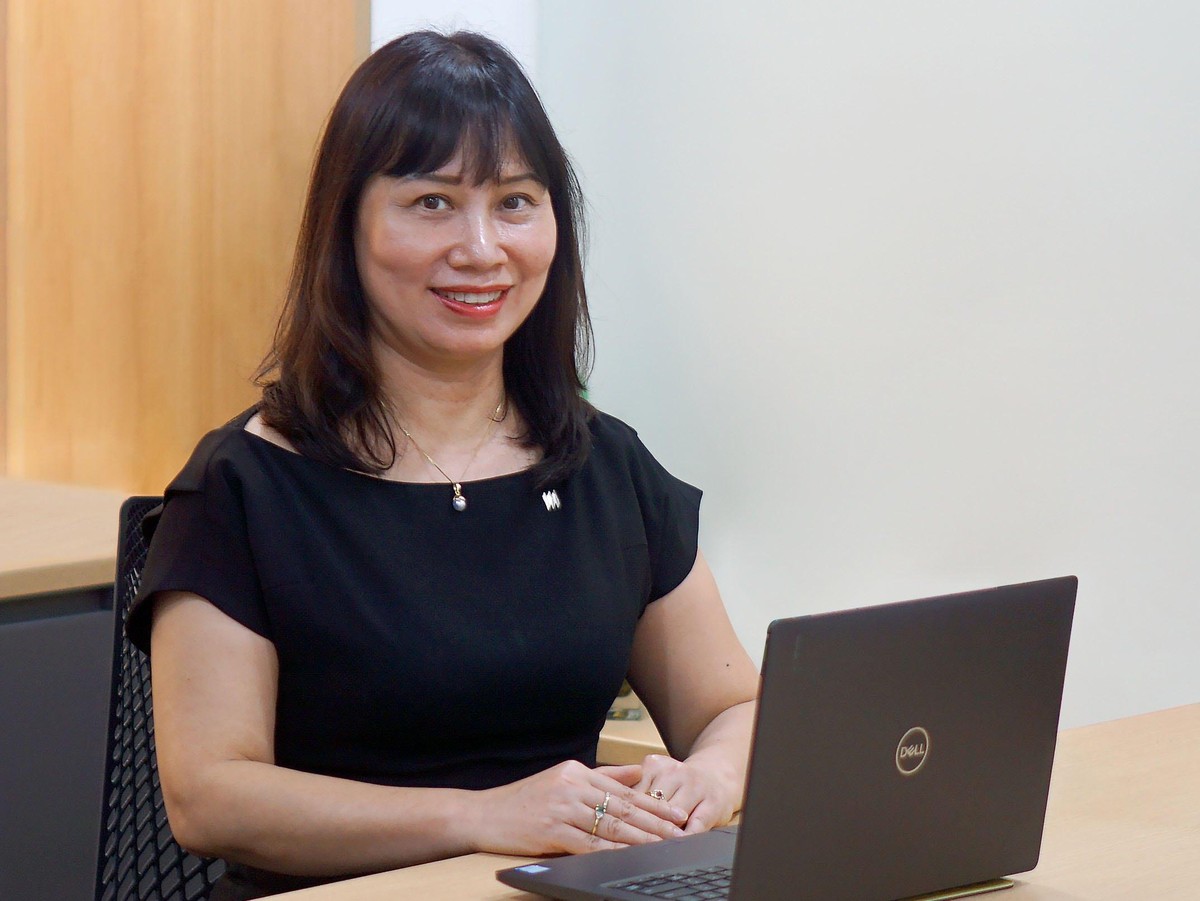 Bà Trịnh Bích Ngọc, Giám đốc Khối Quan hệ khách hàng của Manulife Việt Nam Bà Trịnh Bích Ngọc, Giám đốc Khối Quan hệ khách hàng của Manulife Việt Nam