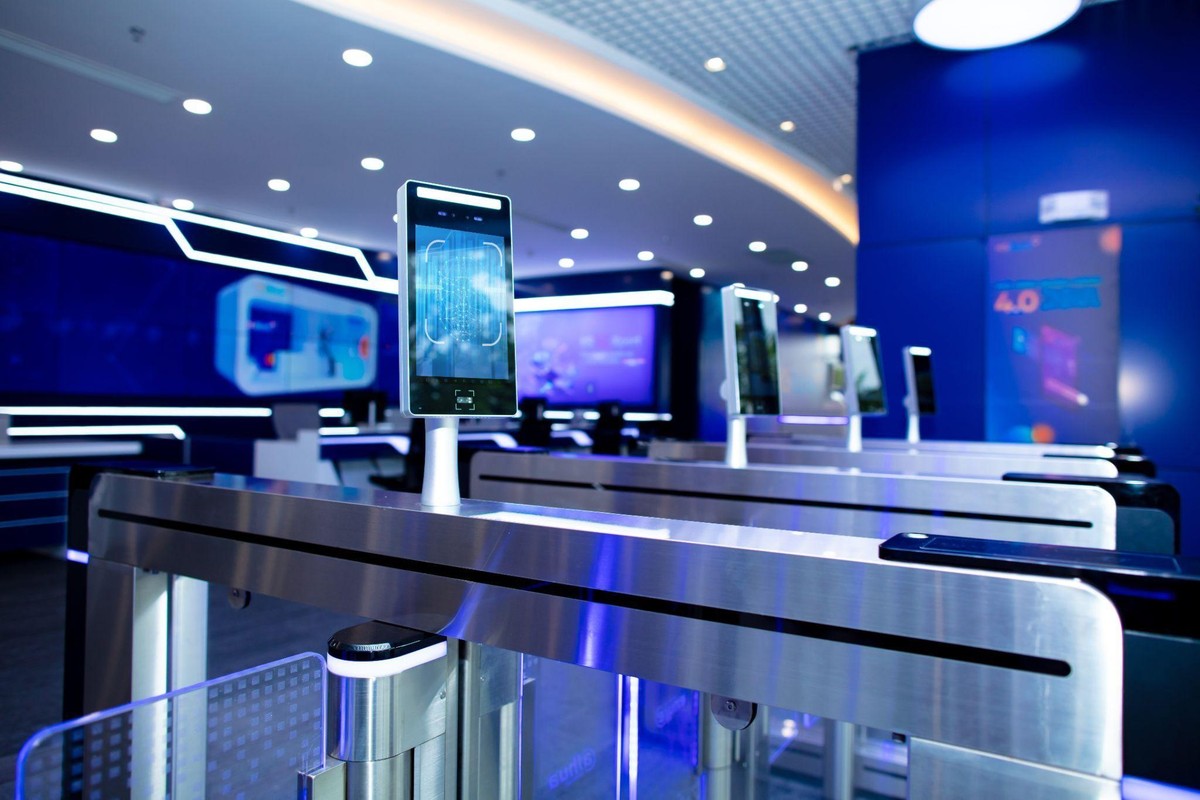 Khách hàng sẽ được trải nghiệm sự hiện đại của công nghệ với FaceID ngay từ cửa vào. Khách hàng sẽ được trải nghiệm sự hiện đại của công nghệ với FaceID ngay từ cửa vào.