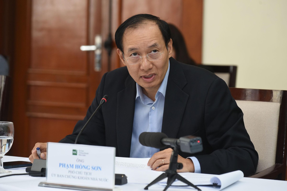 Ông Phạm Hồng Sơn, Phó chủ tịch UBCK trao đổi tại Tọa đàm. Ảnh: Dũng Minh