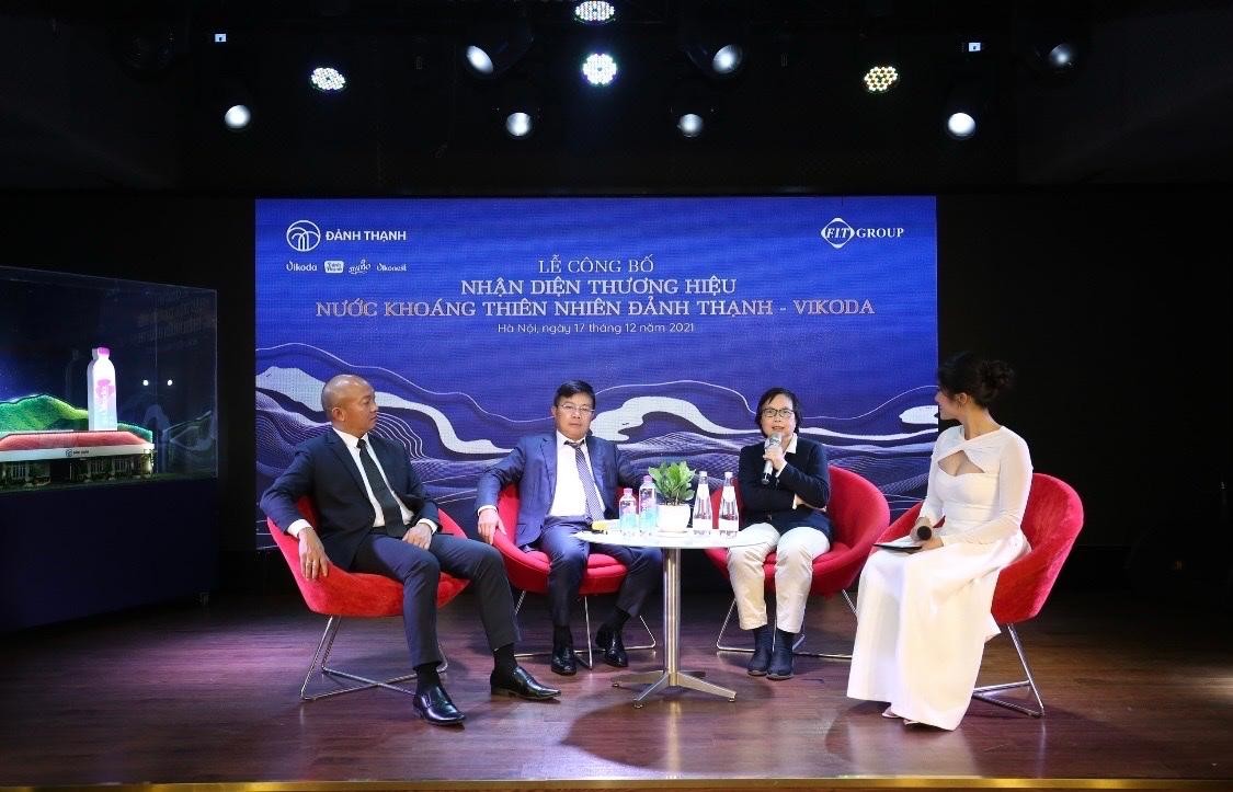 Tại buổi lễ, bác sỹ Nguyễn Thị Vân Hồng – nguyên Phó Trưởng khoa Tiêu hóa Bệnh viện Bạch Mai cũng trả lời thắc mắc về tác dụng của nước khoáng kiềm thiên nhiên đối với sức khỏe. Tại buổi lễ, bác sỹ Nguyễn Thị Vân Hồng – nguyên Phó Trưởng khoa Tiêu hóa Bệnh viện Bạch Mai cũng trả lời thắc mắc về tác dụng của nước khoáng kiềm thiên nhiên đối với sức khỏe.