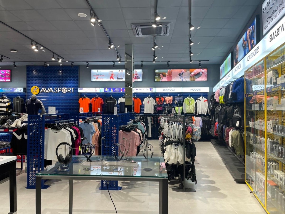 Mỗi cửa hàng AVASport có diện tích 200 - 300 m2, bày bán đa dạng sản phẩm phục vụ tập luyện thể thao Mỗi cửa hàng AVASport có diện tích 200 - 300 m2, bày bán đa dạng sản phẩm phục vụ tập luyện thể thao