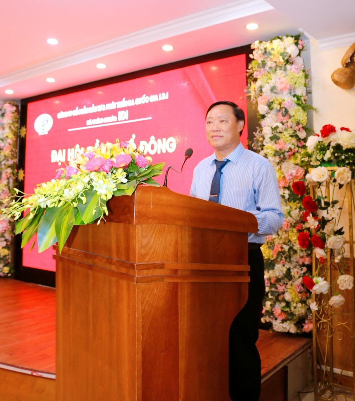 Ông Lê Văn Chung, Tổng giám đốc báo cáo tại Đại hội Ông Lê Văn Chung, Tổng giám đốc báo cáo tại Đại hội