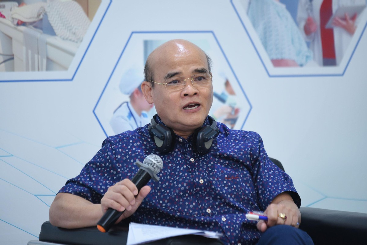 Ông Nguyễn Huy Quang, nguyên Vụ trưởng vụ Pháp chế, Bộ Y tế trao đổi trong phiên thảo luận thứ 2. Ảnh: Dũng Minh Ông Nguyễn Huy Quang, nguyên Vụ trưởng vụ Pháp chế, Bộ Y tế trao đổi trong phiên thảo luận thứ 2. Ảnh: Dũng Minh