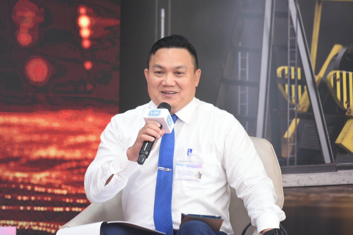 Ông Lê Quang Trung, Phó chủ tịch hiệp hội Logitics Việt Nam, Phó tổng giám đốc Công ty Hàng hải Việt Nam chia sẻ tại Tọa đàm. Ảnh: Dũng Minh