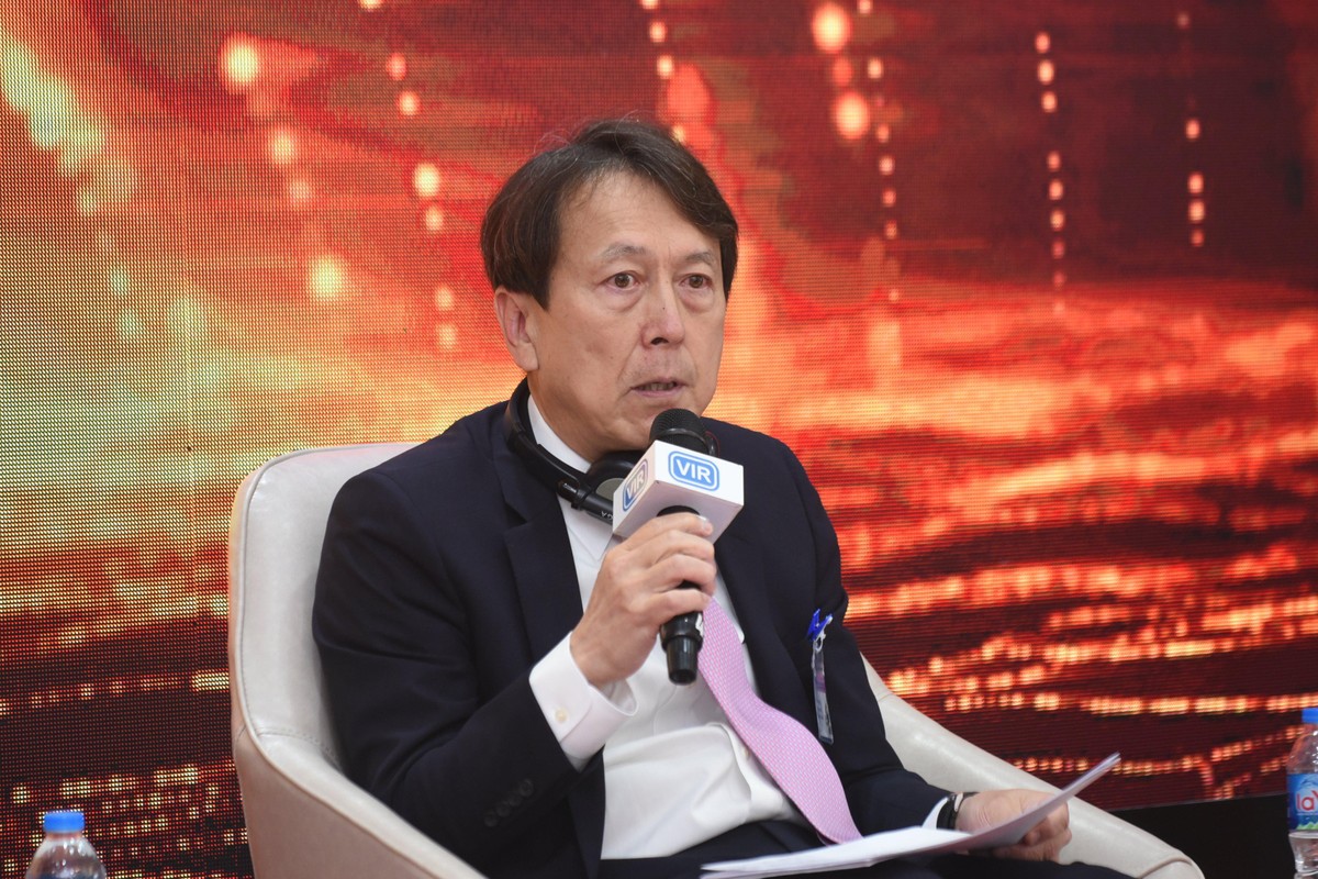 Ông Kenya Maeda chia sẻ tại phiên thảo luận. Ảnh: Dũng Minh