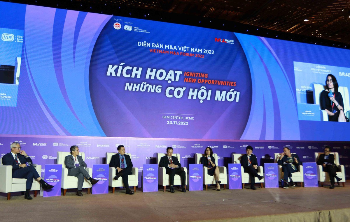 Các diễn giả tham gia thảo luận tại Phiên 1. Ảnh: Lê Toàn