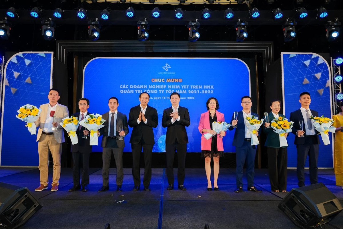HNX vinh danh các doanh nghiệp niêm yết trên HNX quản trị công ty tốt năm 2021-2022. HNX vinh danh các doanh nghiệp niêm yết trên HNX quản trị công ty tốt năm 2021-2022.