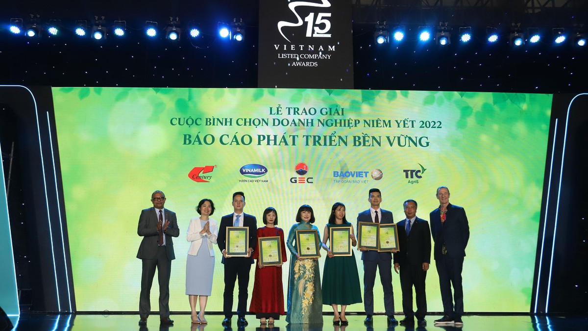 Các doanh nghiệp đạt giải Báo cáo phát triển bền vững. Ảnh: Lê Toàn Các doanh nghiệp đạt giải Báo cáo phát triển bền vững. Ảnh: Lê Toàn