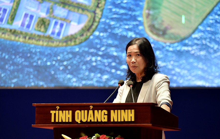 Bà Trần Thị Huyền, Quản Lý Kinh Doanh Cấp Cao của Tổ hợp KCN DEEP C chia sẻ tại Hội nghị. Bà Trần Thị Huyền, Quản Lý Kinh Doanh Cấp Cao của Tổ hợp KCN DEEP C chia sẻ tại Hội nghị.