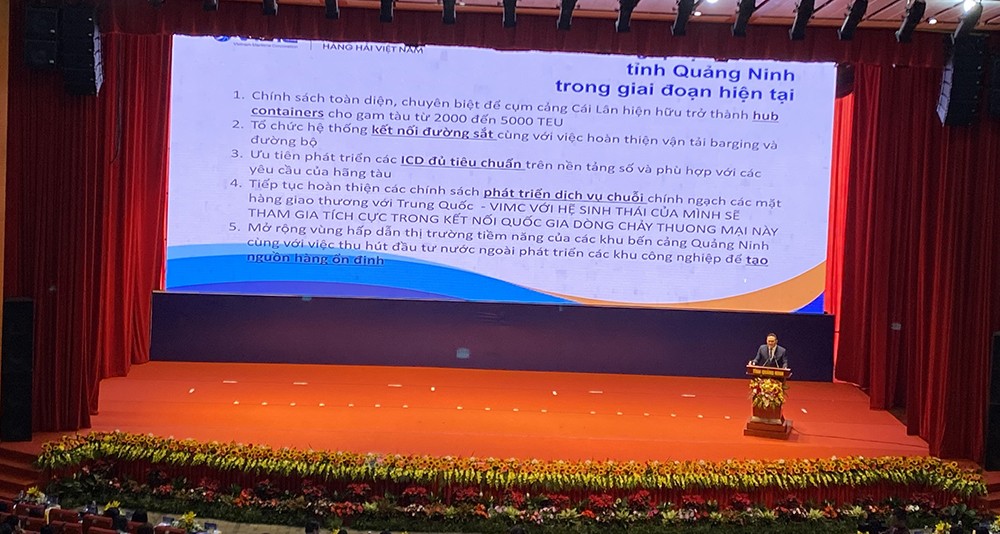 TS. Lê Quang Trung, Phó Tổng giám đốc Tổng công ty Hàng hải Việt Nam đưa ra những giải pháp để Quảng Ninh phát triển cảng biển. TS. Lê Quang Trung, Phó Tổng giám đốc Tổng công ty Hàng hải Việt Nam đưa ra những giải pháp để Quảng Ninh phát triển cảng biển.