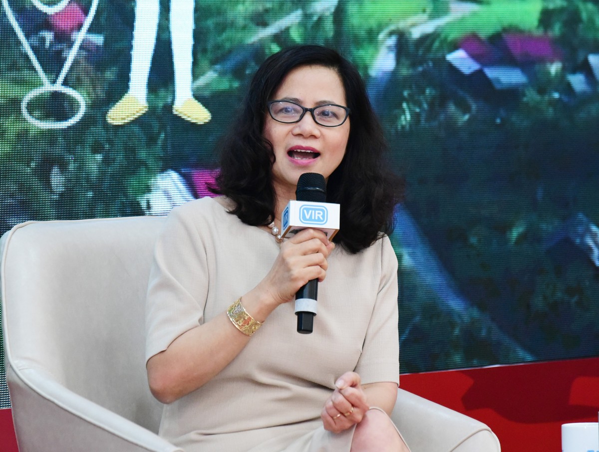 Bà Nguyễn Thị Lê Hương, Phó tổng giám đốc Vietravel chia sẻ tại Tọa đàm. Ảnh: Dũng Minh