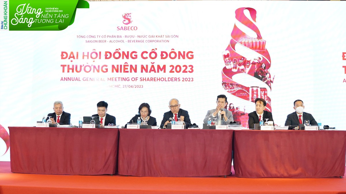 Tổng giám đốc Neo Gim Siong Bennett trả lời câu hỏi cổ đông tại ĐHĐCĐ thường niên năm 2023 Tổng giám đốc Neo Gim Siong Bennett trả lời câu hỏi cổ đông tại ĐHĐCĐ thường niên năm 2023