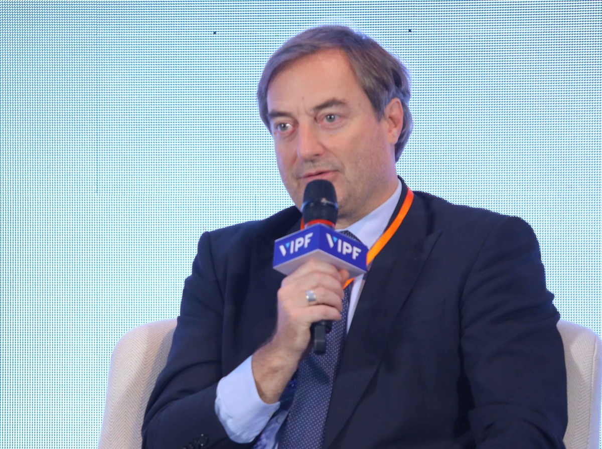 Ông Bruno Jaspaert, Tổng Giám đốc Tổ hợp KCN DEEP C trao đổi tại phiên thảo luận thứ nhất. Ảnh: Lê Toàn