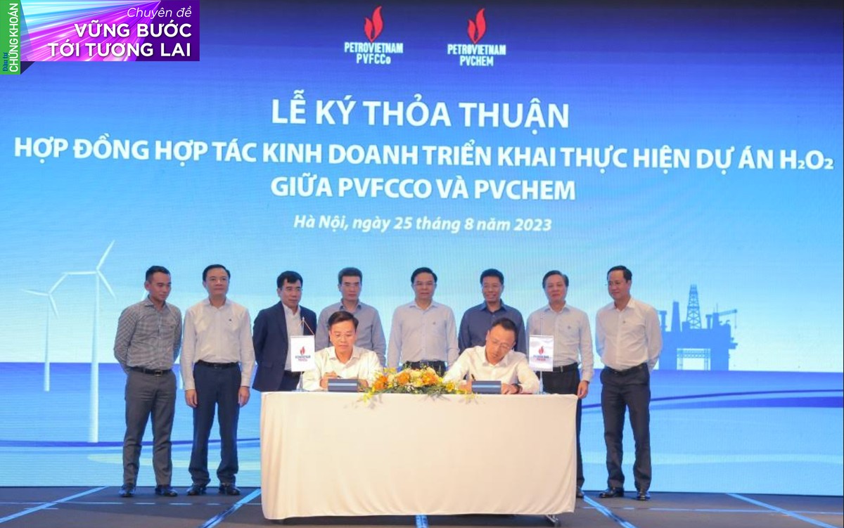 Dự án xây dựng Nhà máy sản xuất Oxy già đánh dấu bước phát triển ngành công nghiệp hóa chất Dầu khí. Dự án xây dựng Nhà máy sản xuất Oxy già đánh dấu bước phát triển ngành công nghiệp hóa chất Dầu khí.